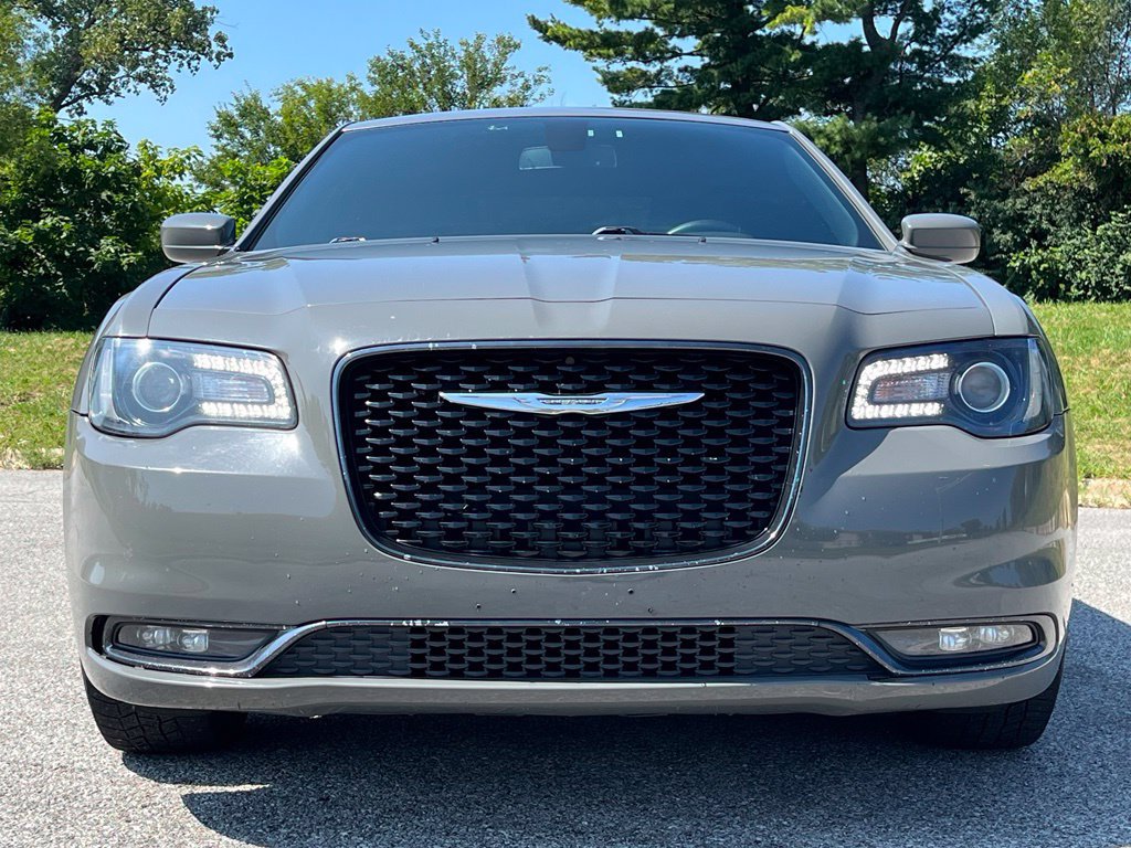Used 2019 Chrysler 300 S AWD/4WD image 2