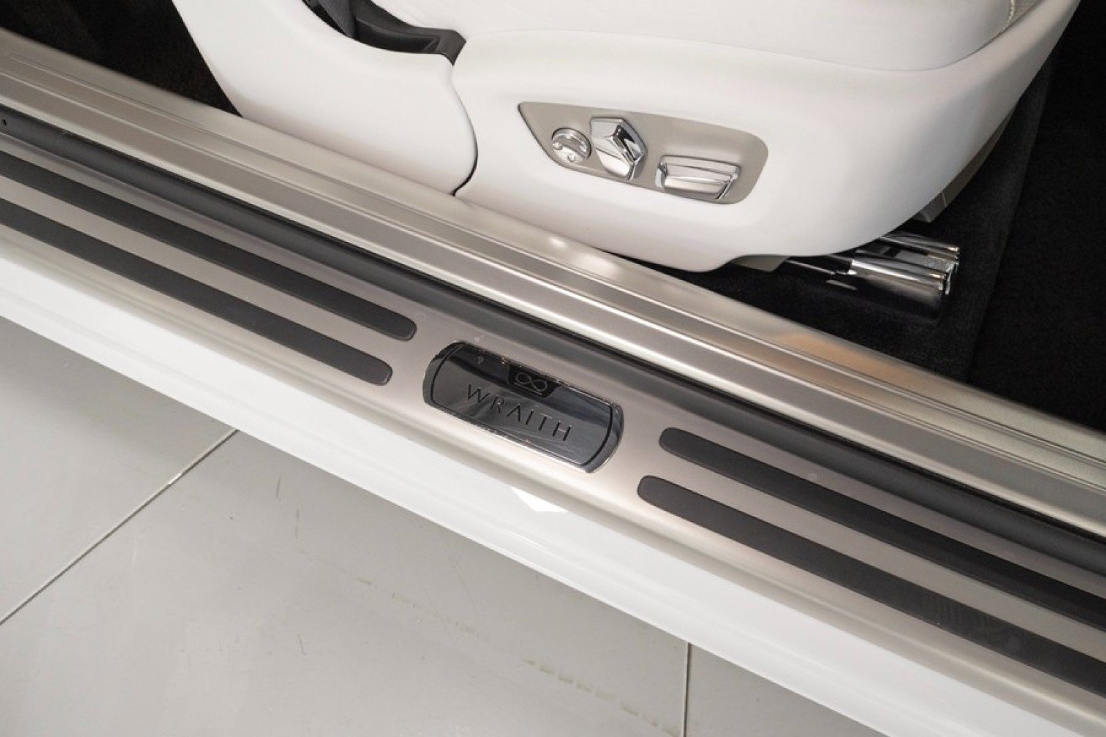 Used 2021 Rolls-Royce Wraith RWD image 49