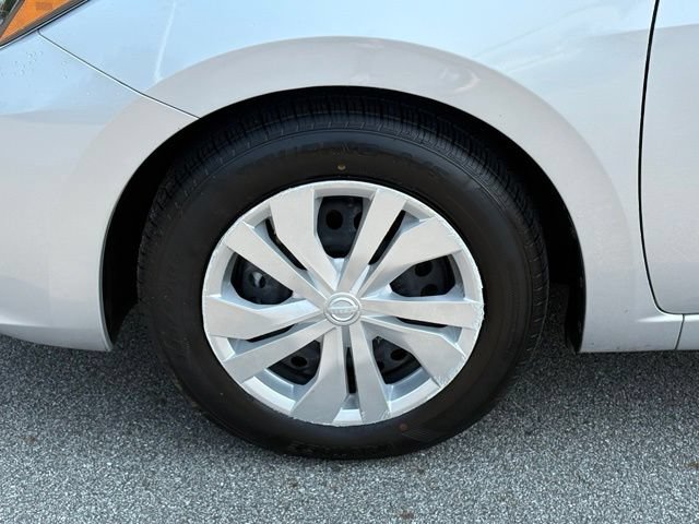 Used 2025 Nissan Versa S FWD image 26