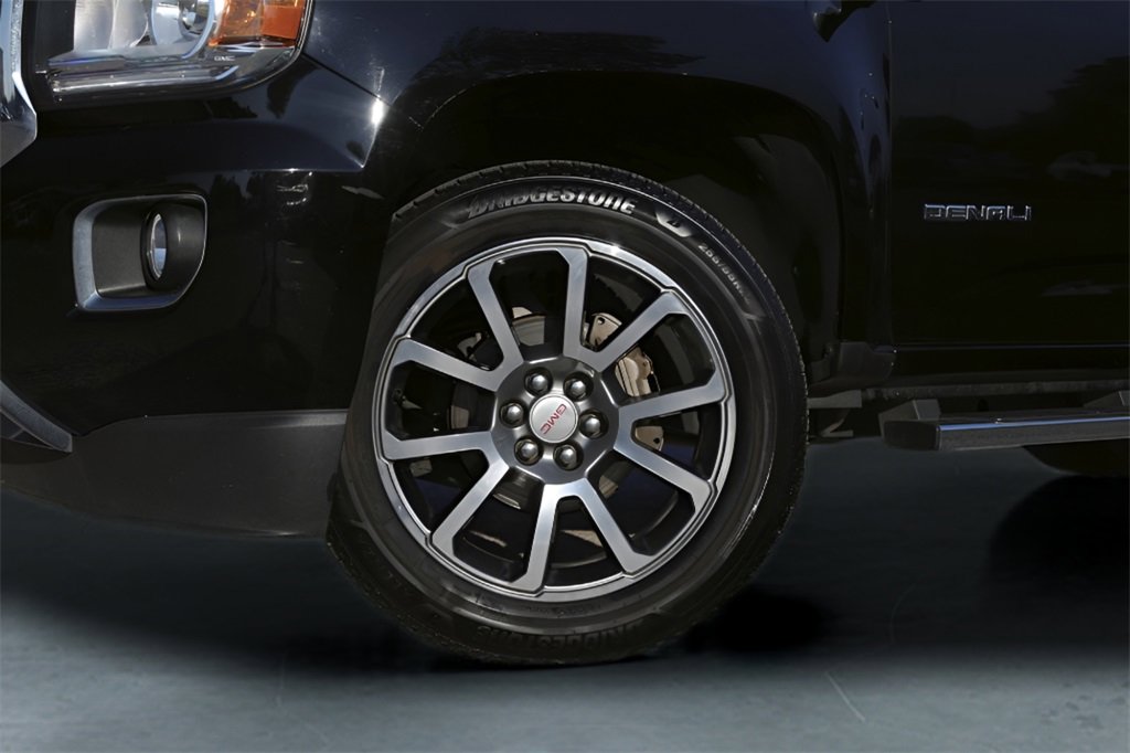 Used 2018 GMC Canyon Denali image 4