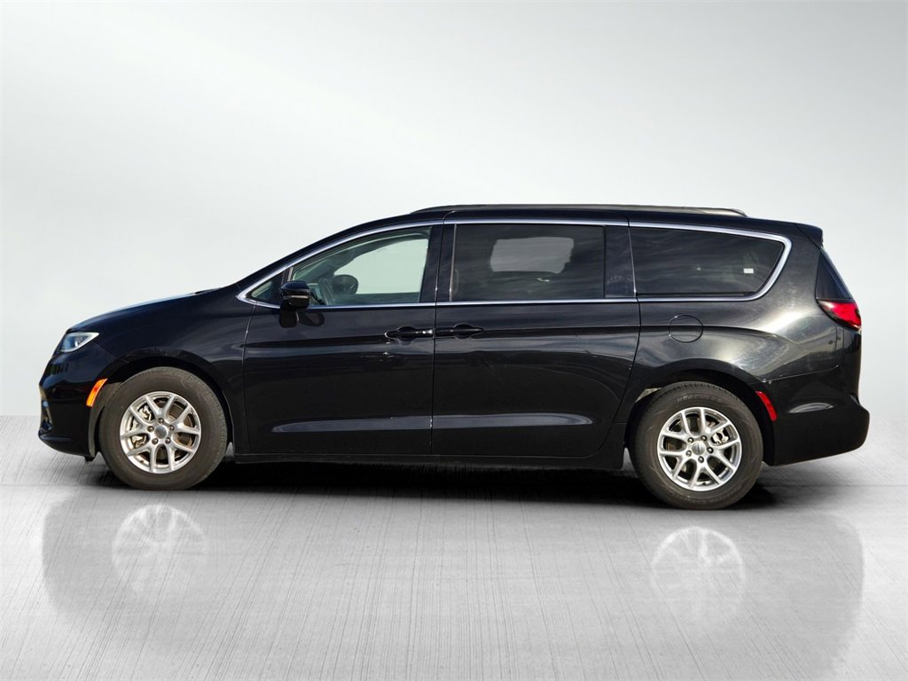 Used 2022 Chrysler Pacifica Touring-L image 7