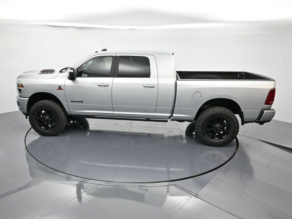 New 2026 RAM 2500 Laramie AWD/4WD image 17