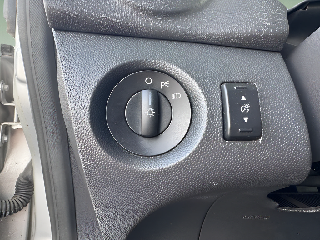 Used 2012 Ford Fiesta SE FWD image 19