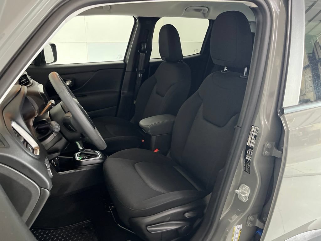 Used 2023 Jeep Renegade Latitude AWD/4WD image 17
