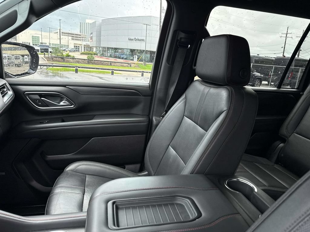 Used 2024 Chevrolet Suburban RST RWD image 16
