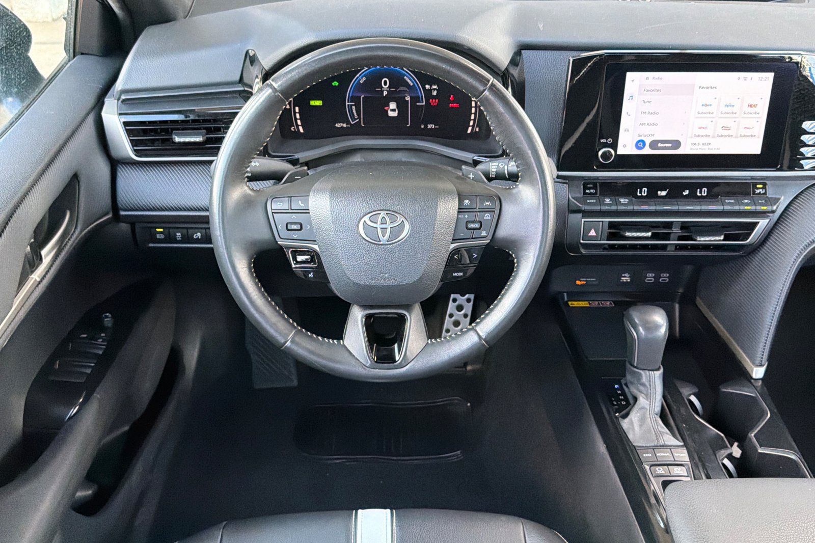 Used 2025 Toyota Camry SE FWD image 18