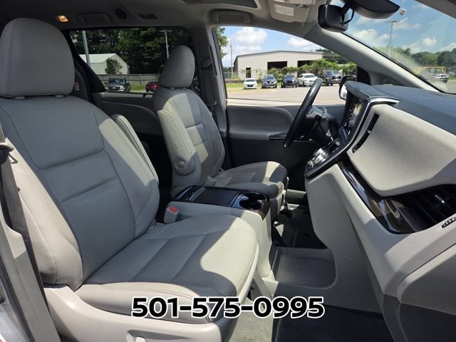 Used 2018 Toyota Sienna XLE w/ XLE Navigation Package FWD image 17