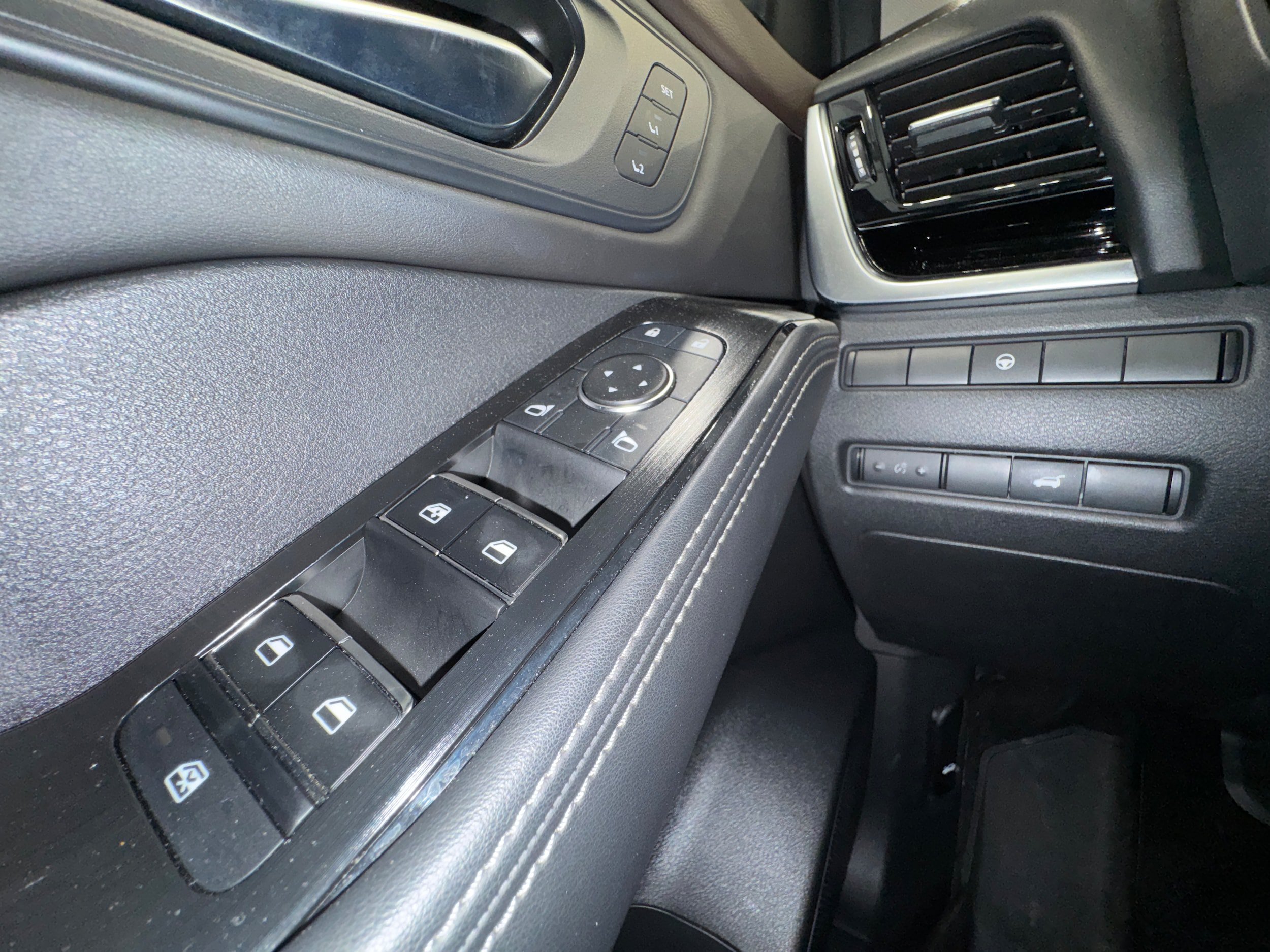 Used 2022 Nissan Rogue SL w/ SL Premium Package AWD/4WD image 15