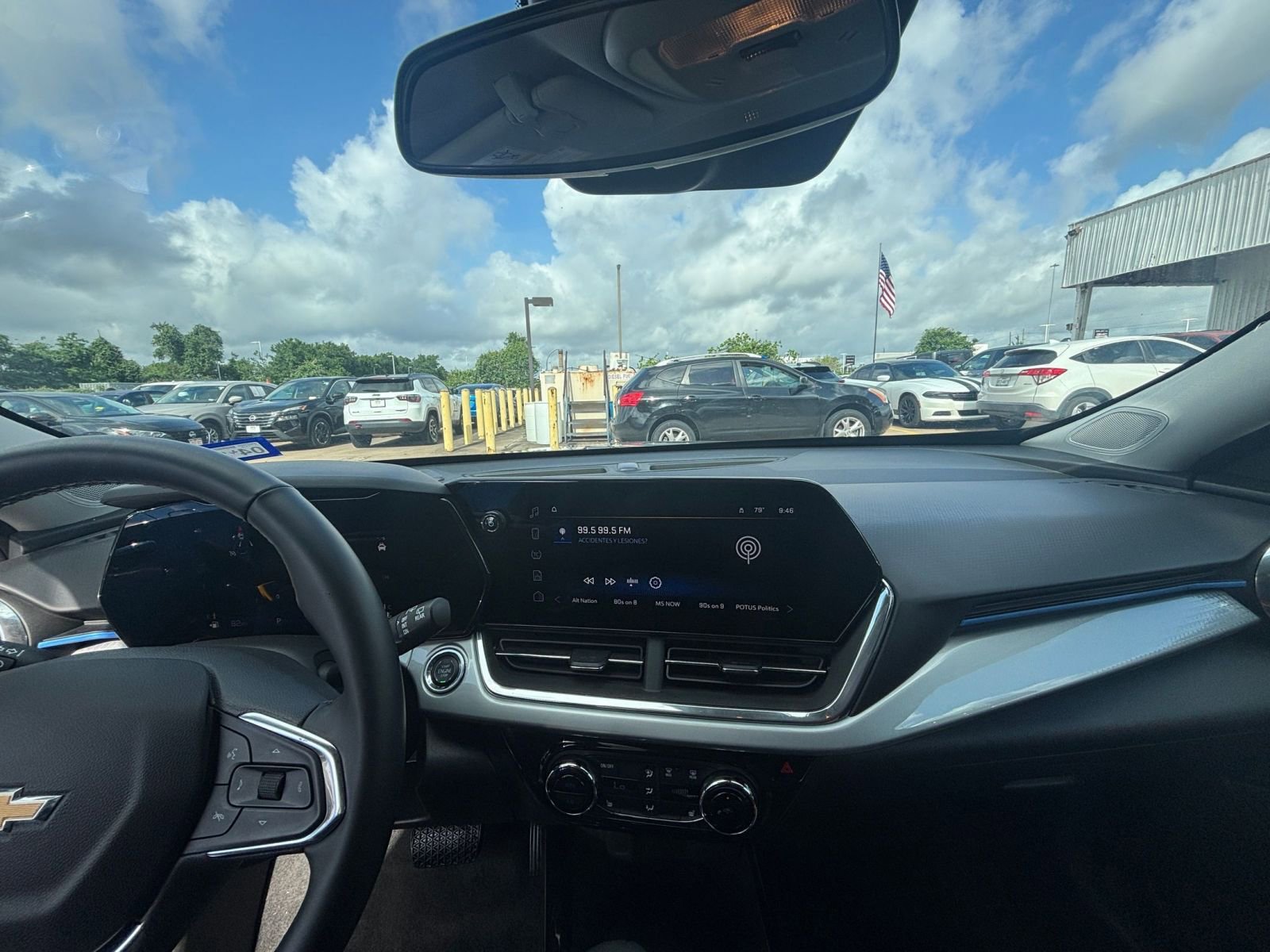 Used 2025 Chevrolet Trax LT w/ LT Convenience Package FWD image 31