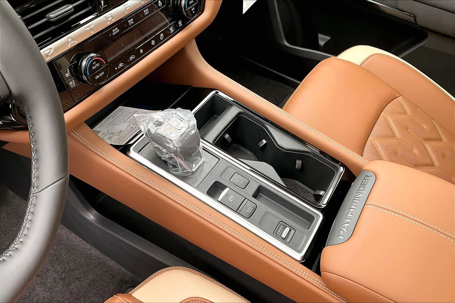 New 2026 Nissan Pathfinder Platinum FWD image 11