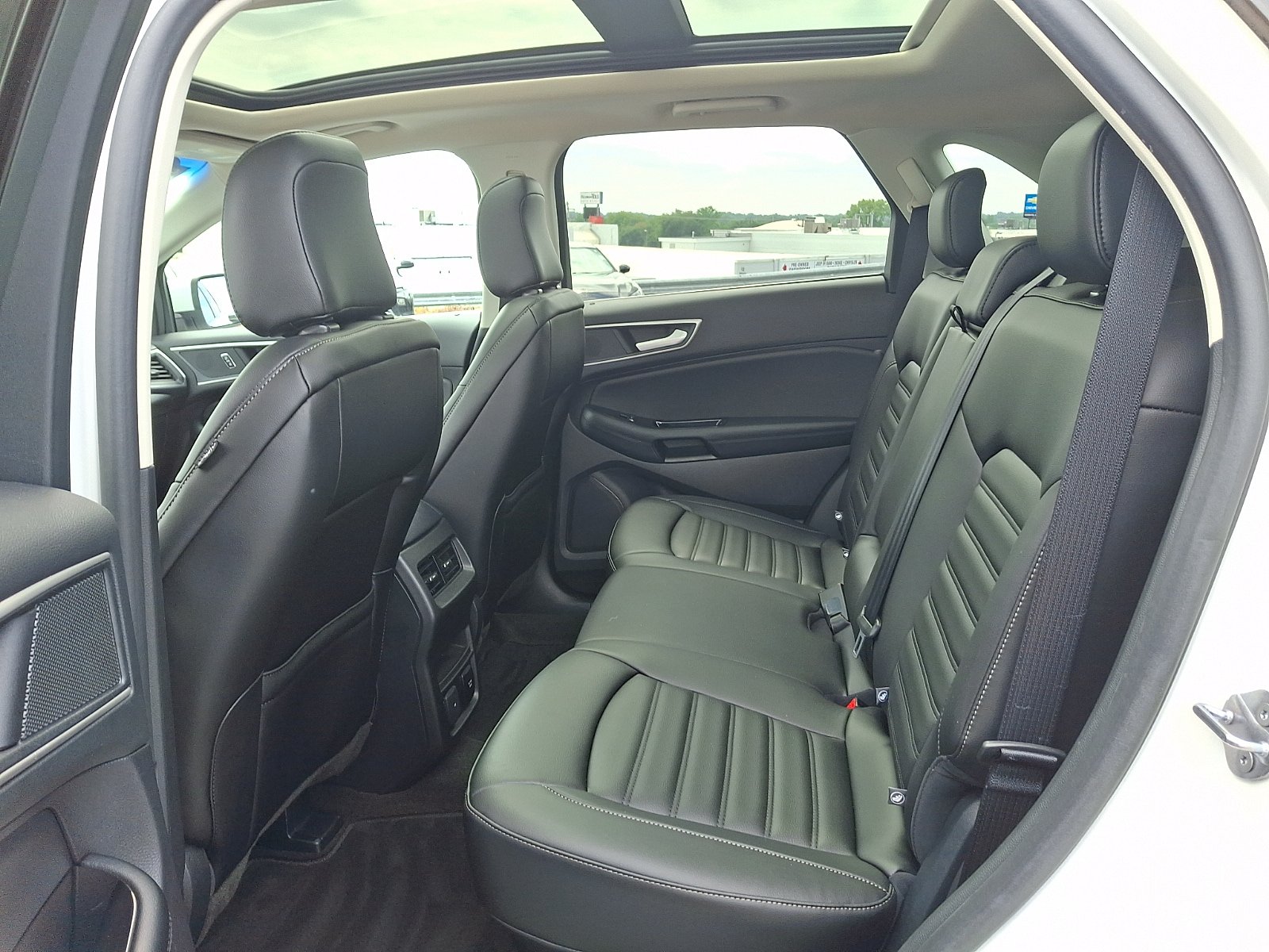 Used 2020 Ford Edge SEL w/ Convenience Package AWD/4WD image 10
