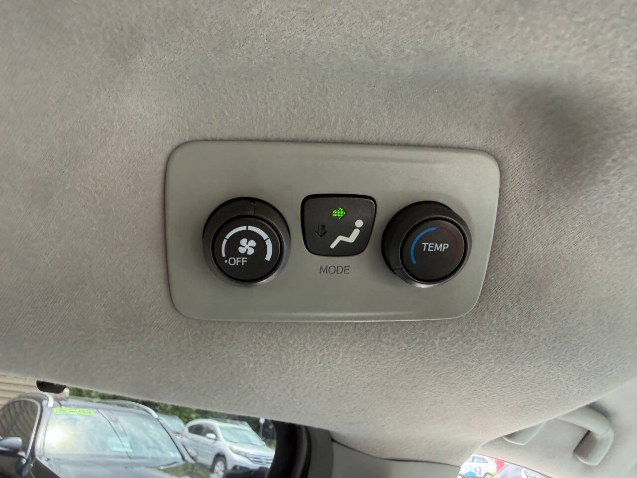 Used 2011 Toyota Sienna LE FWD image 31
