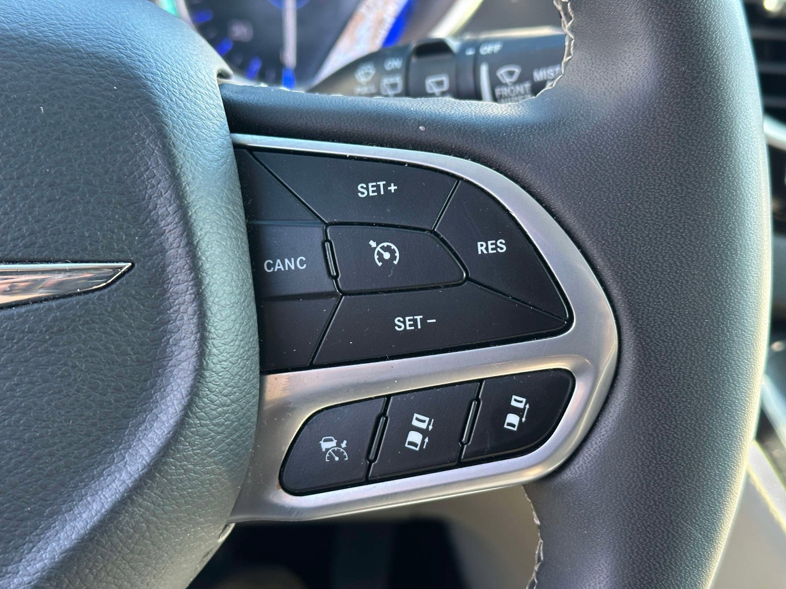 Used 2023 Chrysler Pacifica Touring-L FWD image 20