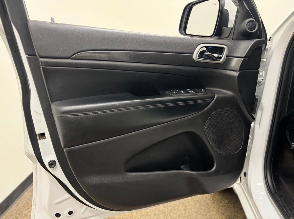 Used 2018 Jeep Grand Cherokee Altitude AWD/4WD image 11