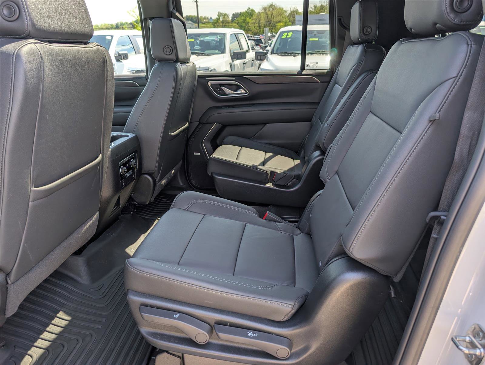 Used 2024 Chevrolet Suburban Z71 AWD/4WD image 16