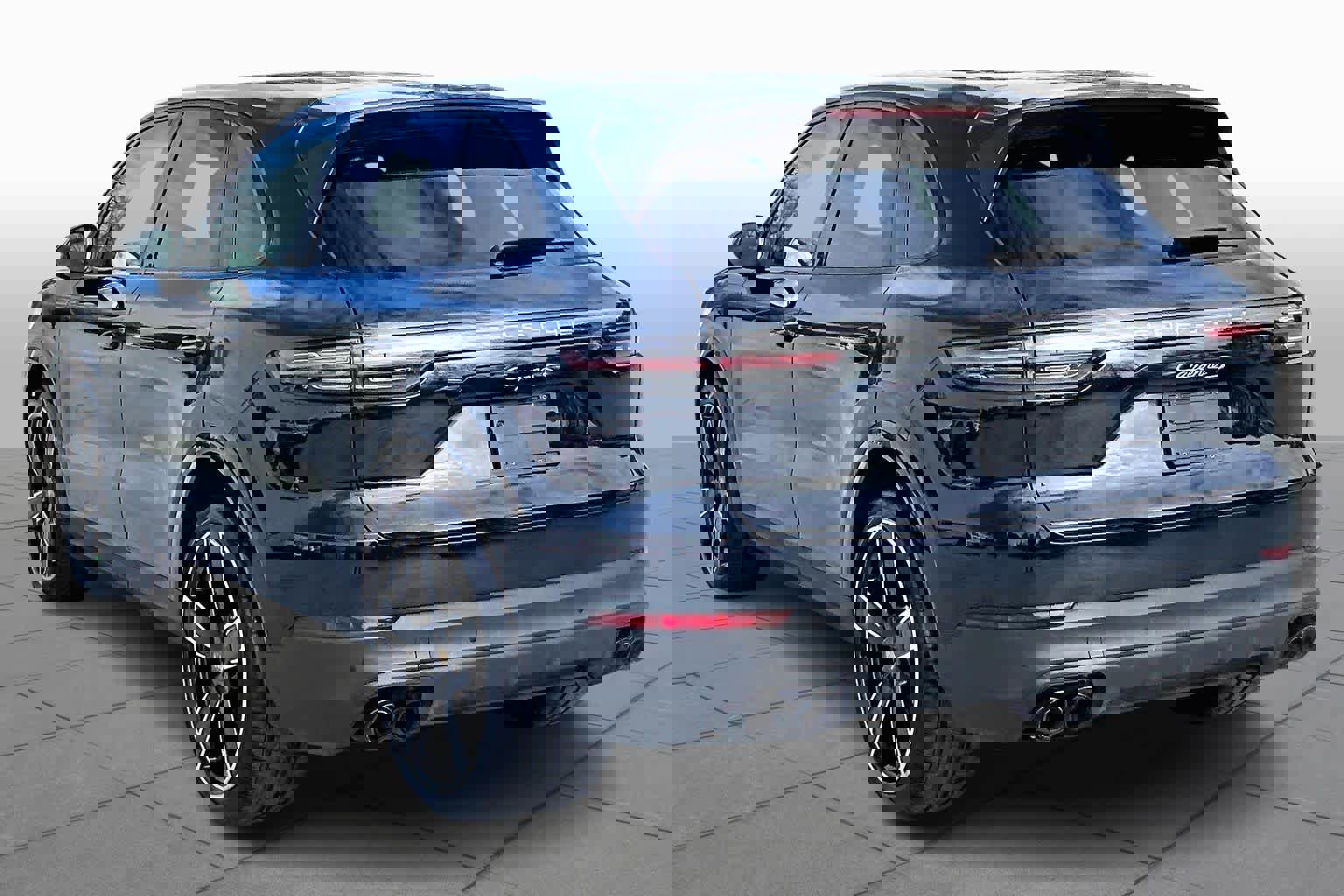 Used 2022 Porsche Cayenne S image 11