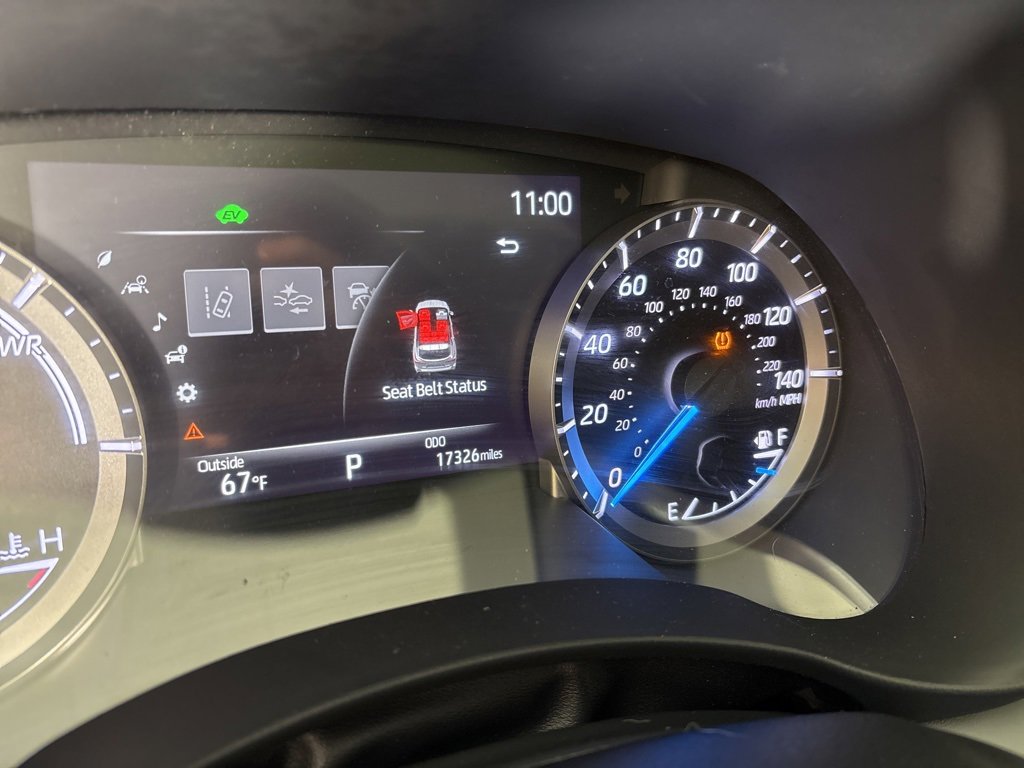 Used 2023 Toyota Highlander XLE image 23