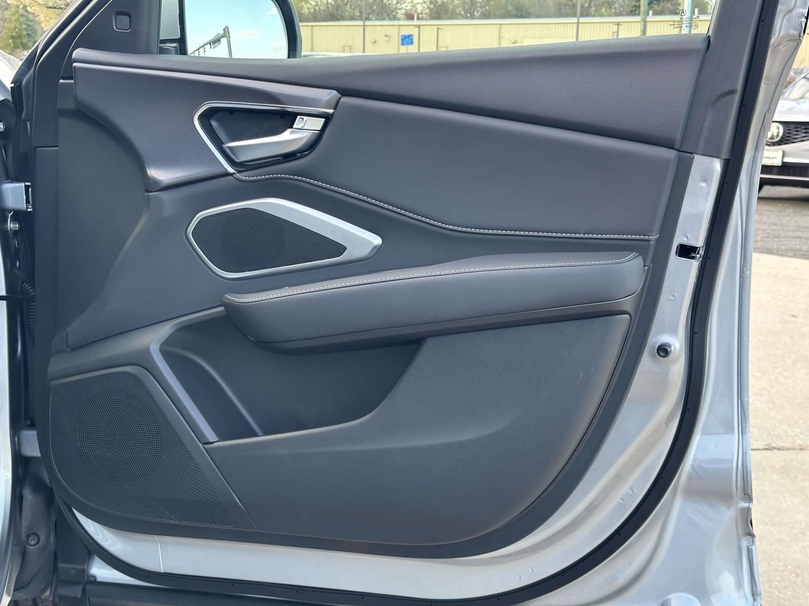 Certified 2025 Acura RDX SH-AWD image 9