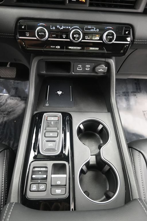 Certified 2025 Honda Pilot Touring image 18