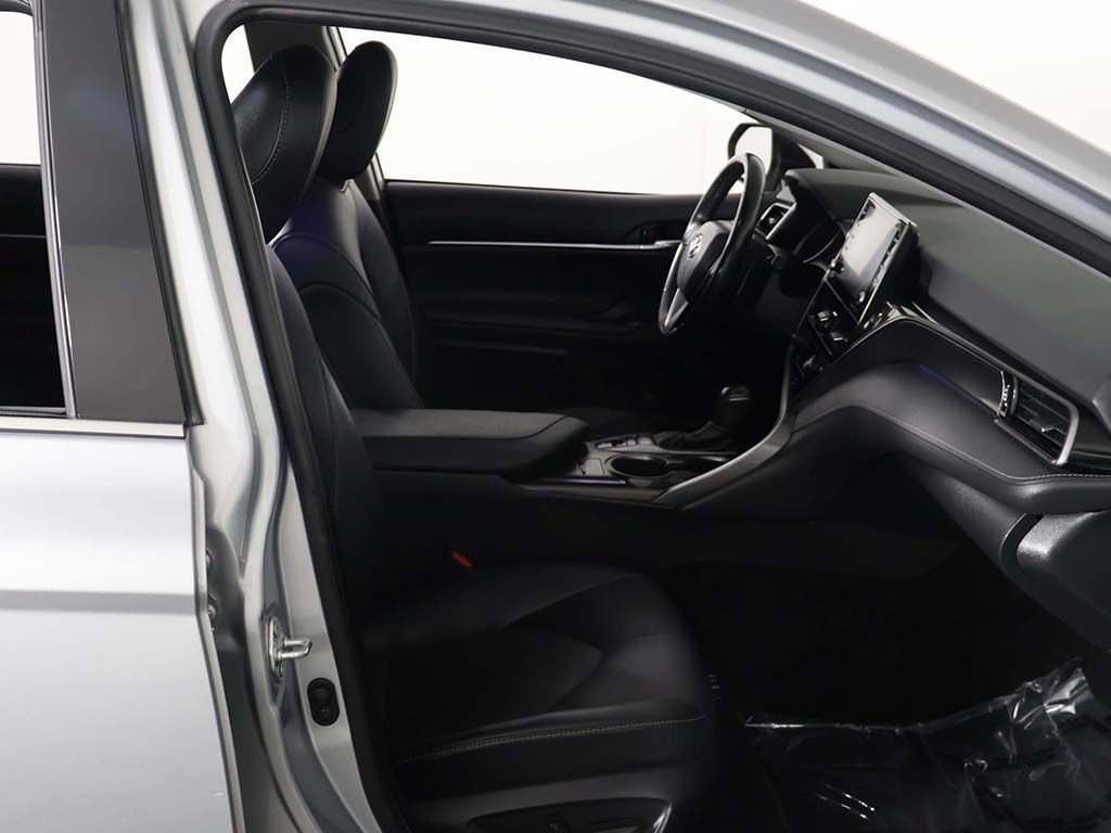 Used 2021 Toyota Camry XSE FWD image 16