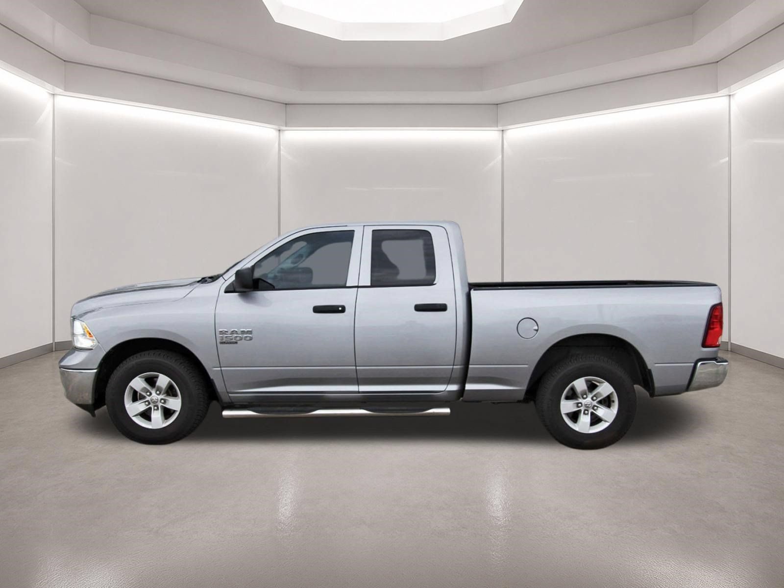Used 2019 RAM 1500 Tradesman w/ Chrome Plus Package RWD image 4