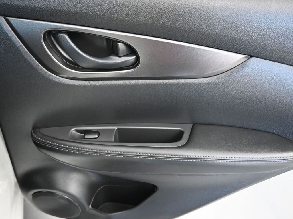 Used 2022 Nissan Rogue Sport S image 33