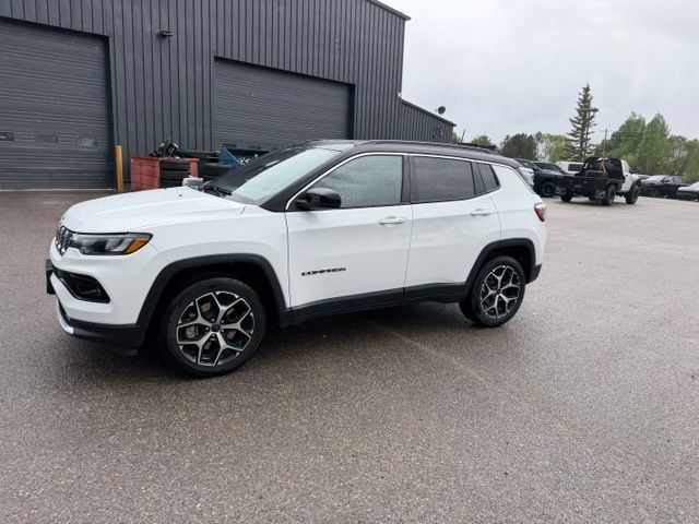 Used 2025 Jeep Compass Limited AWD/4WD image 2