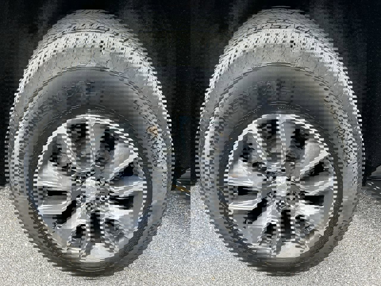 Used 2024 Chevrolet Tahoe LT w/ Luxury Package AWD/4WD image 9