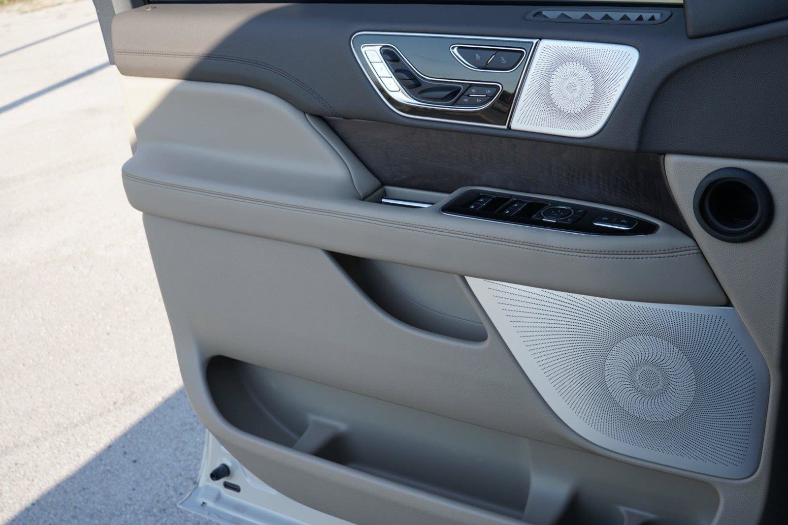 Used 2024 Lincoln Navigator Reserve AWD/4WD image 19