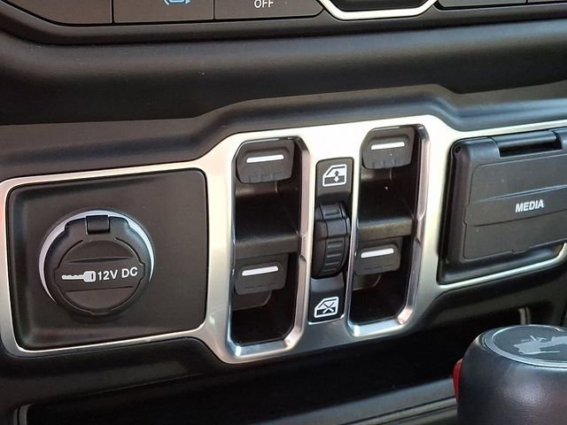 Used 2022 Jeep Wrangler Unlimited Sahara w/ Cold Weather Group AWD/4WD image 26