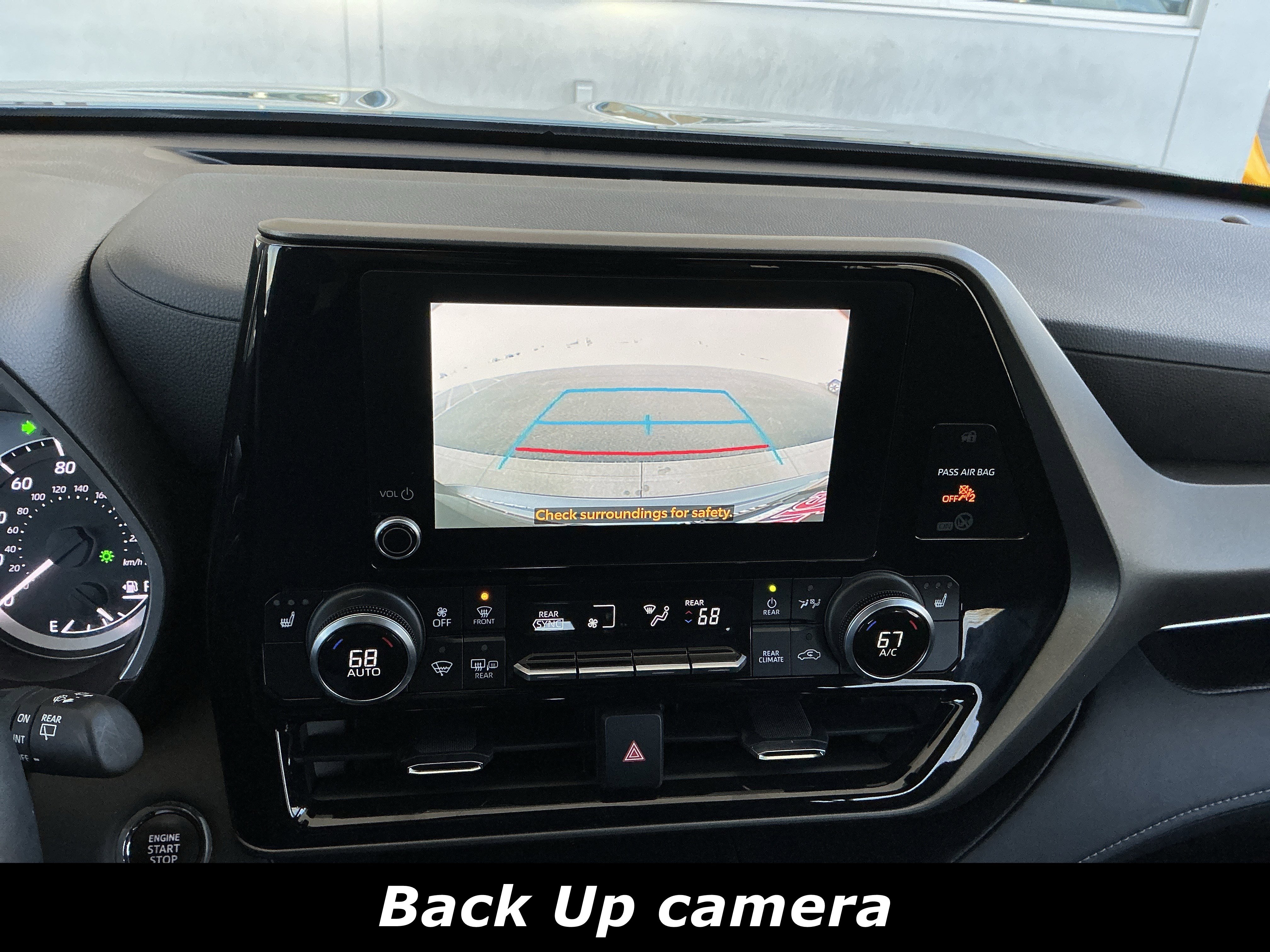 Used 2023 Toyota Highlander XLE image 10