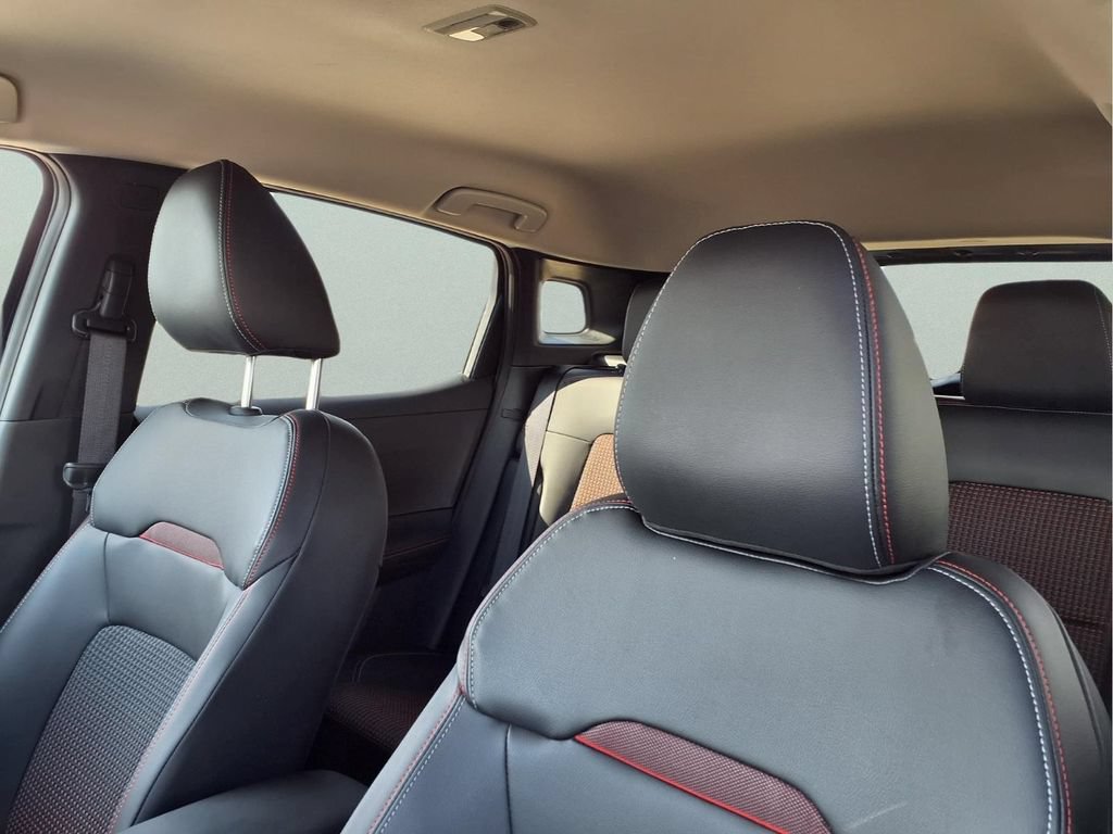 Used 2025 Nissan Kicks SR FWD image 17