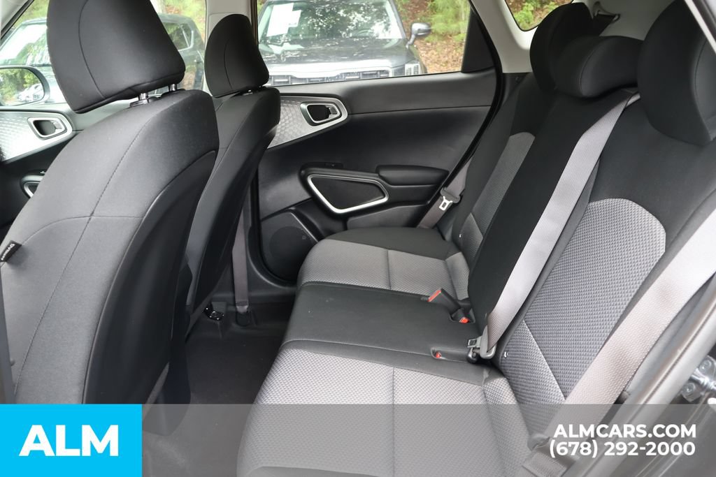 Used 2025 Kia Soul LX w/ LX Technology Package FWD image 17
