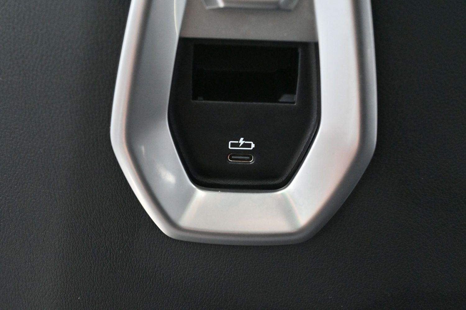 Used 2024 BMW 740i xDrive w/ Premium Package AWD/4WD image 34