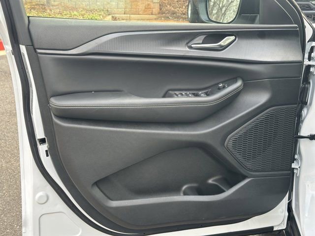 New 2025 Jeep Grand Cherokee Laredo image 11