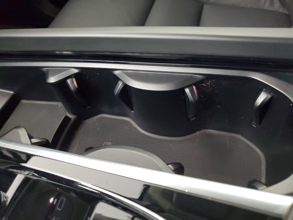 Used 2024 Volvo XC60 B5 Plus w/ Protection Package Premier AWD/4WD image 31