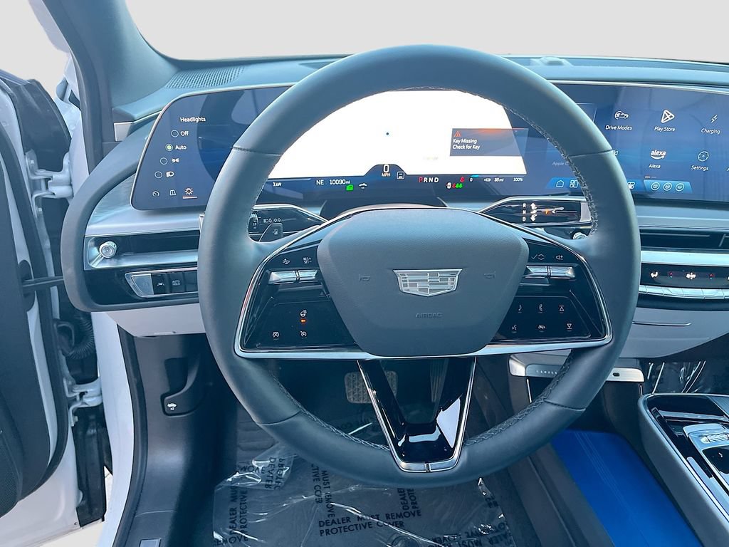 Used 2025 Cadillac Lyriq Luxury AWD/4WD image 11