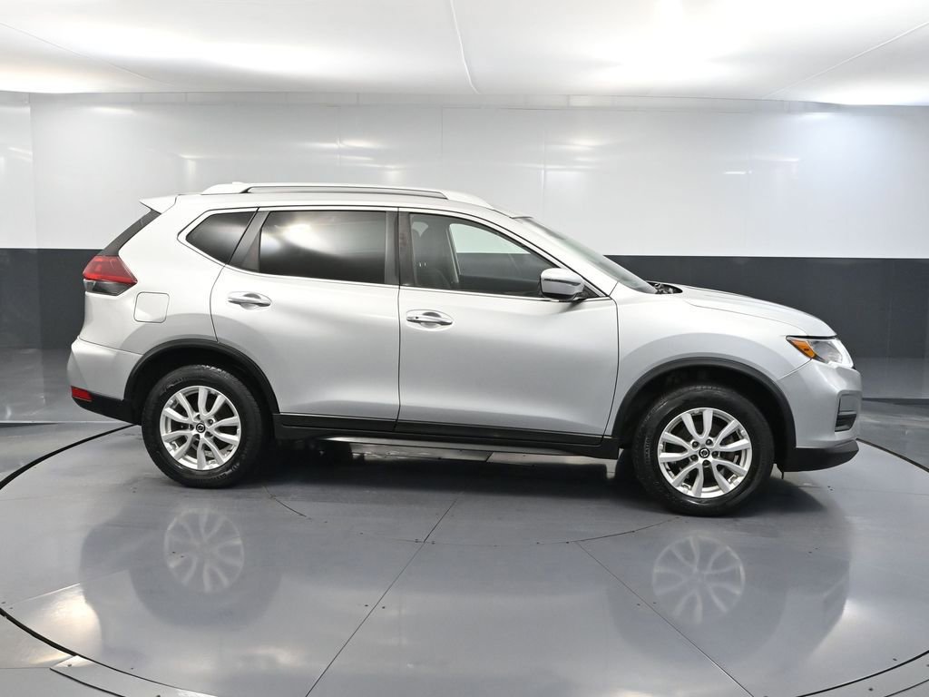 Used 2020 Nissan Rogue SV image 4