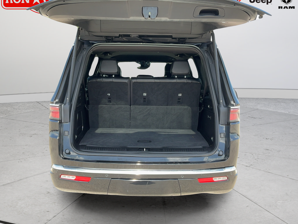 Certified 2024 Jeep Wagoneer Series III AWD/4WD image 21