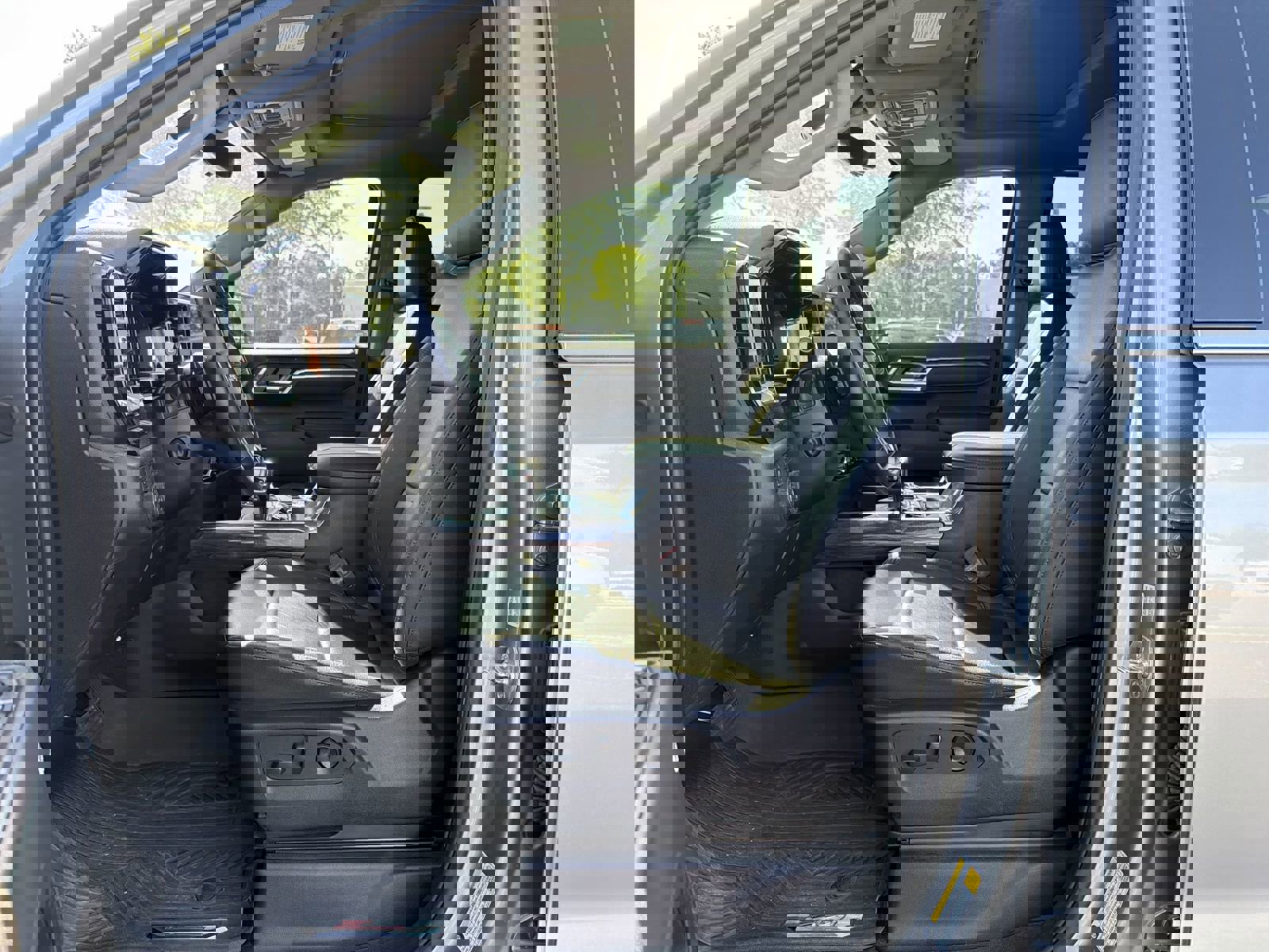 Used 2025 Chevrolet Silverado 1500 LTZ w/ LTZ Premium Package image 16