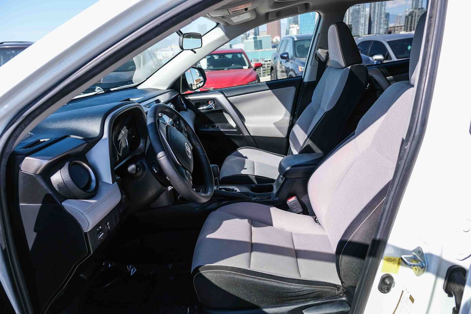 Used 2016 Toyota RAV4 XLE FWD image 20
