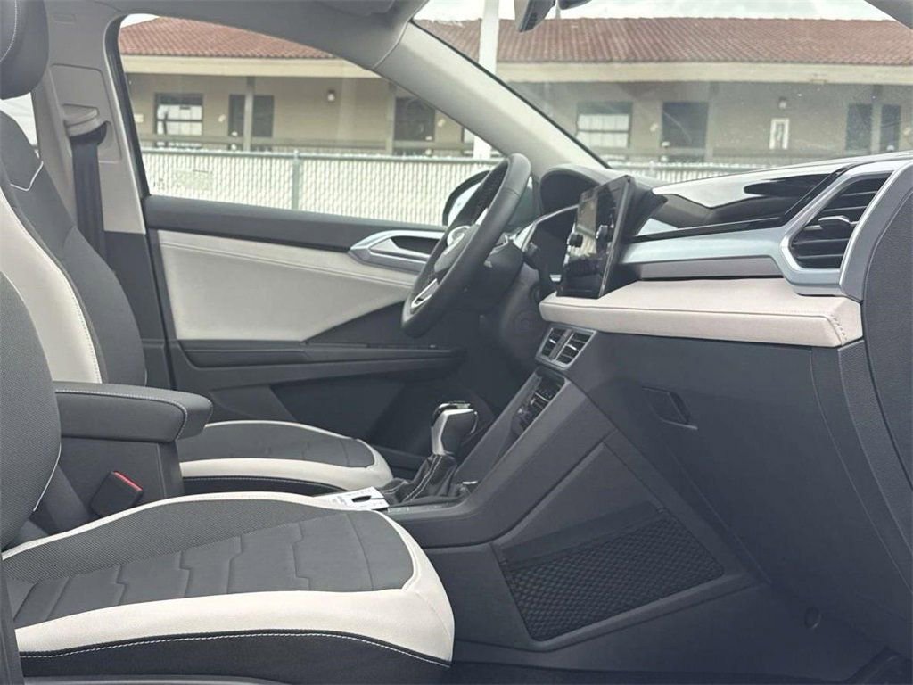 New 2025 Volkswagen Taos SE image 14