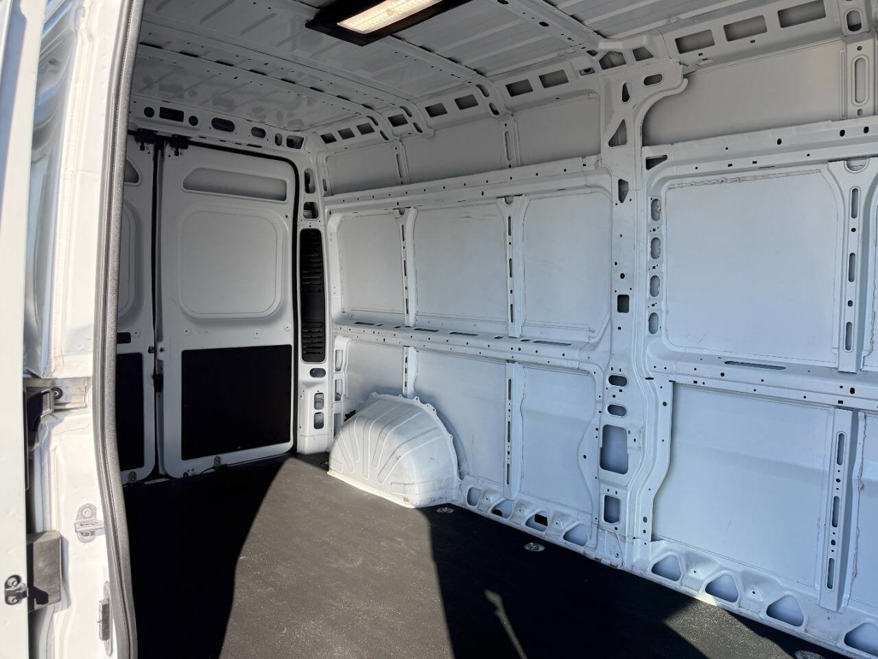 Used 2025 RAM ProMaster 2500 w/ Convenience Group image 26