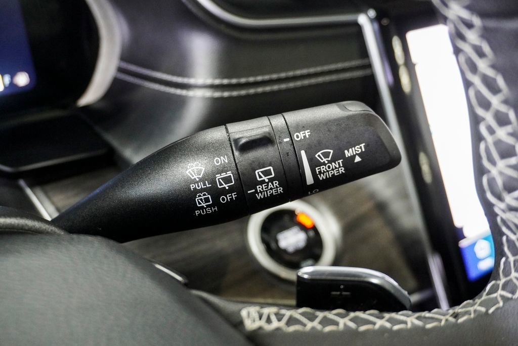 Used 2024 Jeep Grand Cherokee Limited w/ Luxury Tech Group II image 28