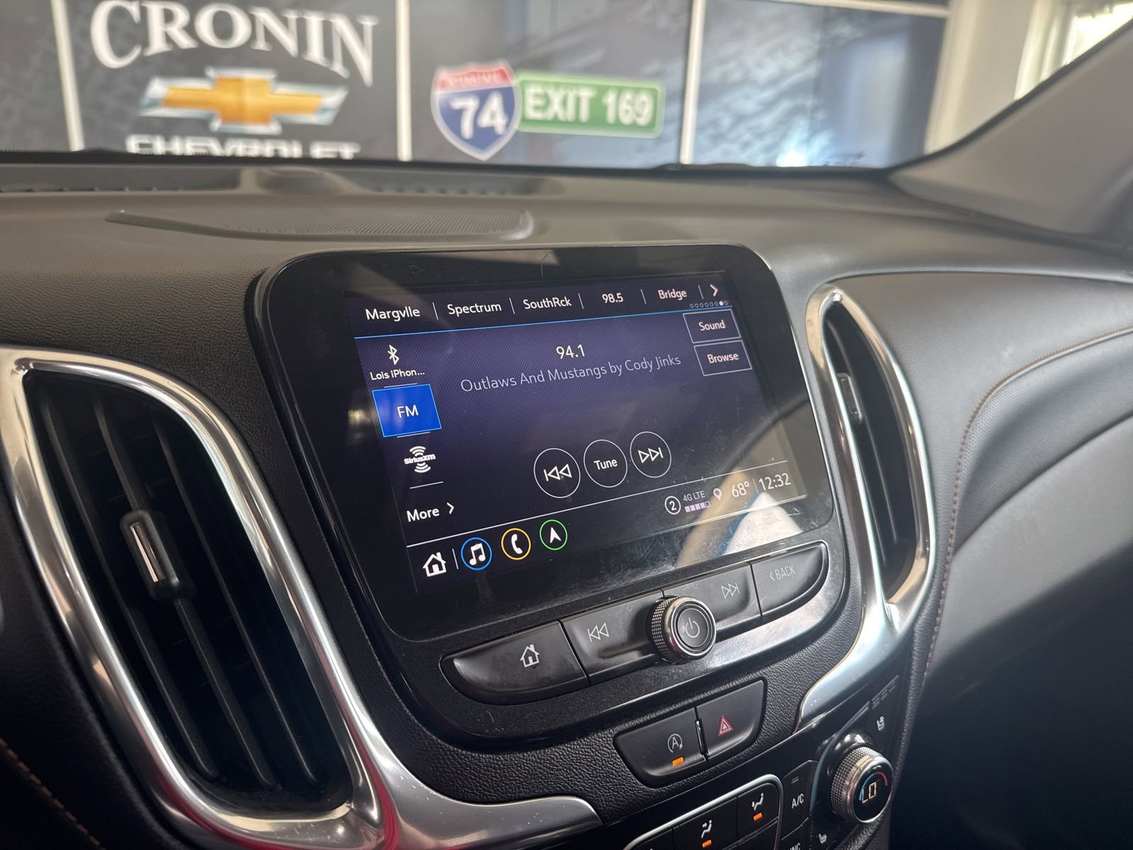 Used 2023 Chevrolet Equinox Premier image 35