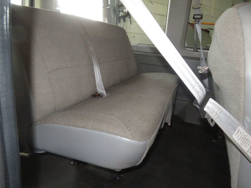 Used 2003 Ford E-350 and Econoline 350 Super Duty Wagon image 23