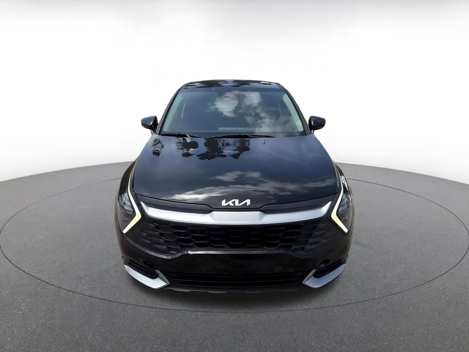 Used 2025 Kia Sportage LX image 3