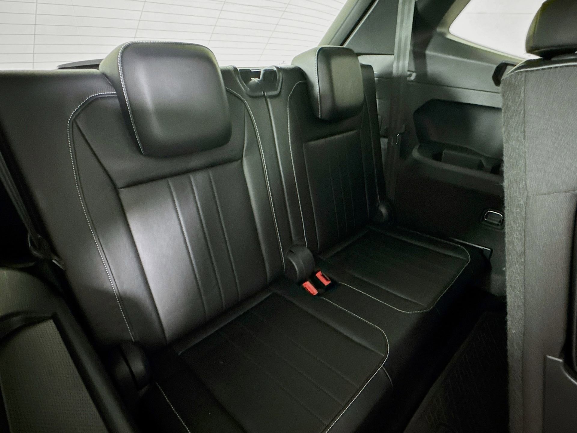 Used 2024 Volkswagen Tiguan SE R-Line w/ MDO Package, Three-Row FWD image 28