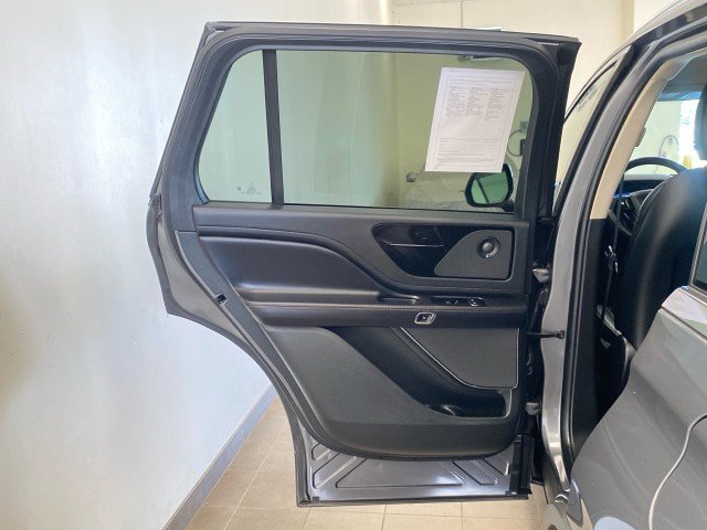 Certified 2023 Lincoln Aviator Reserve w/ Equipment Group 201A AWD/4WD image 8
