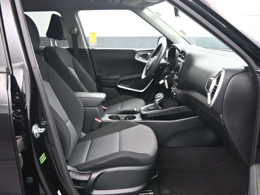 Used 2025 Kia Soul LX w/ LX Technology Package image 13